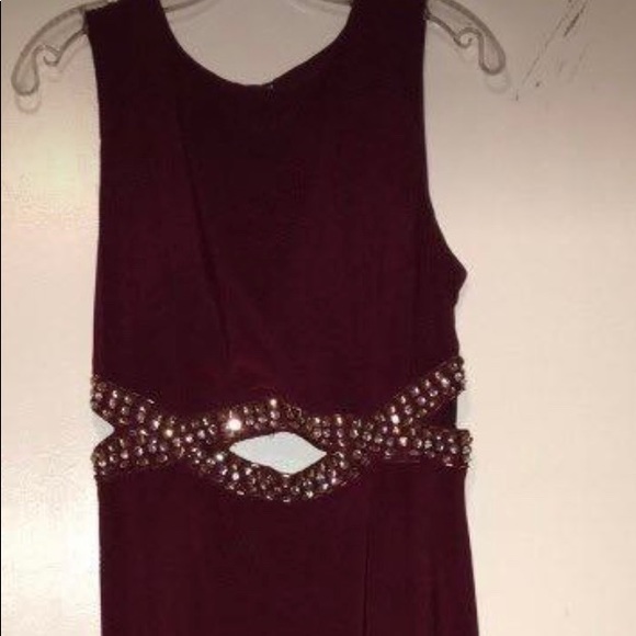 Formal dress - Picture 1 of 4